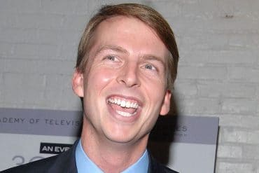 Jack McBrayer's Net Worth, Spouse. Is he married? Gay? Wiki