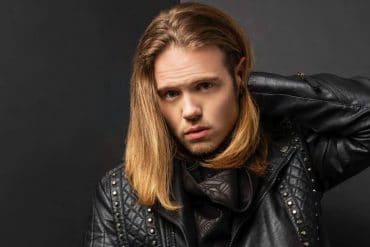 Who is Reilly Dolman from 'Travelers' TV Series? Biography