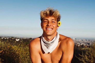 Tayler Holder (Hype House) Age, Height, Girlfriend, Gay, Wiki
